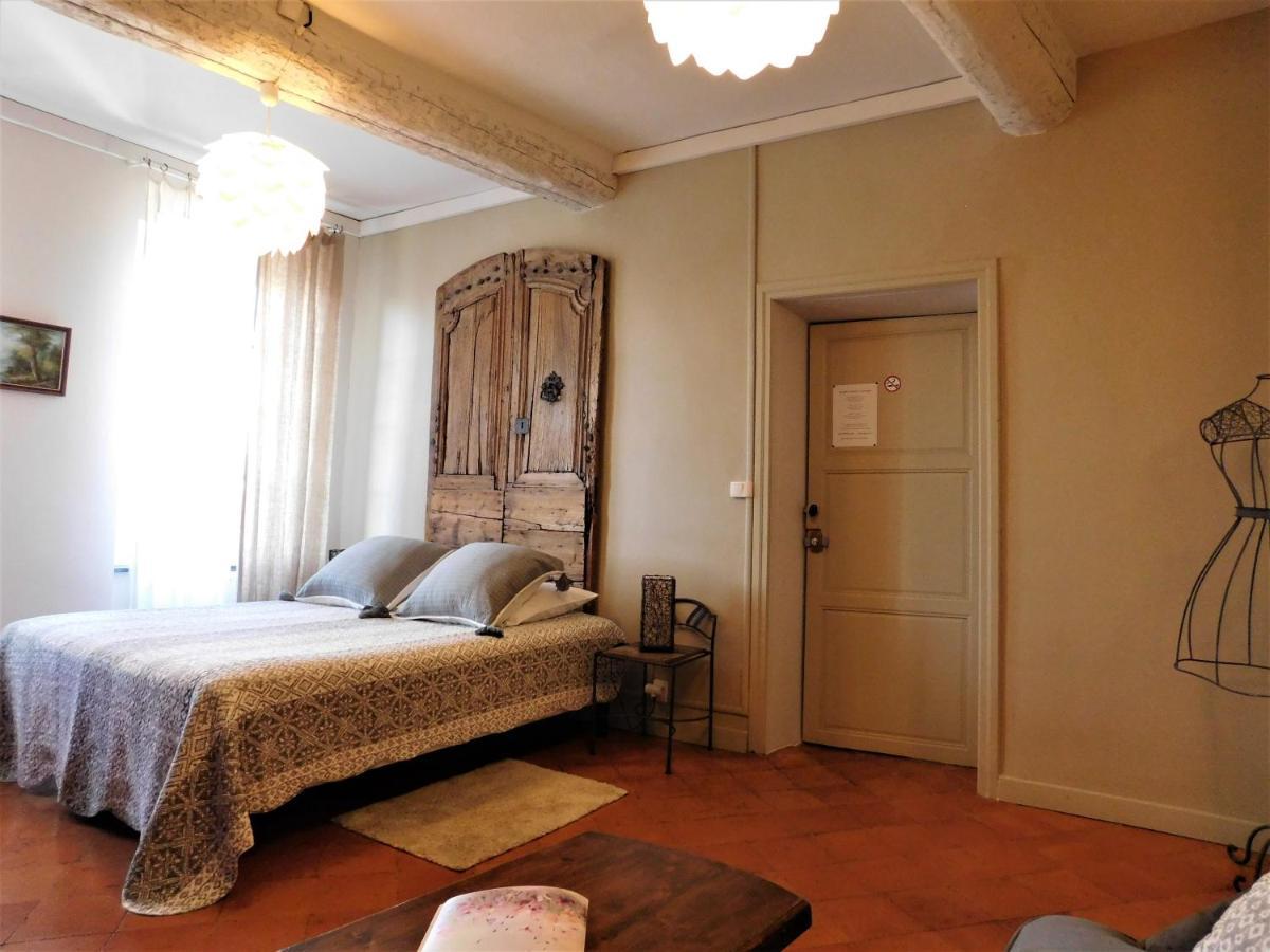 Le Prieure Saint Louis Bed & Breakfast Floure Bagian luar foto
