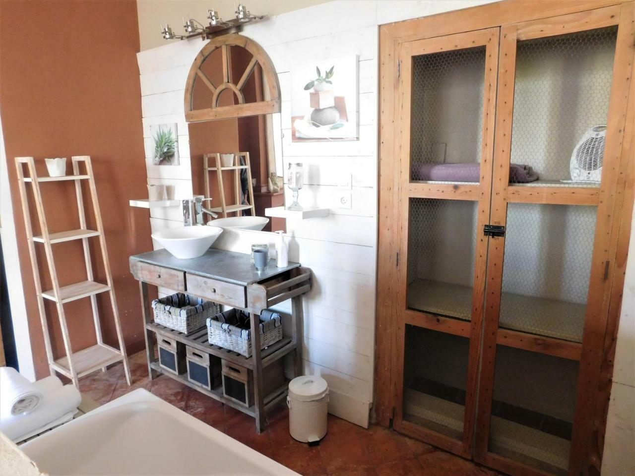 Le Prieure Saint Louis Bed & Breakfast Floure Bagian luar foto