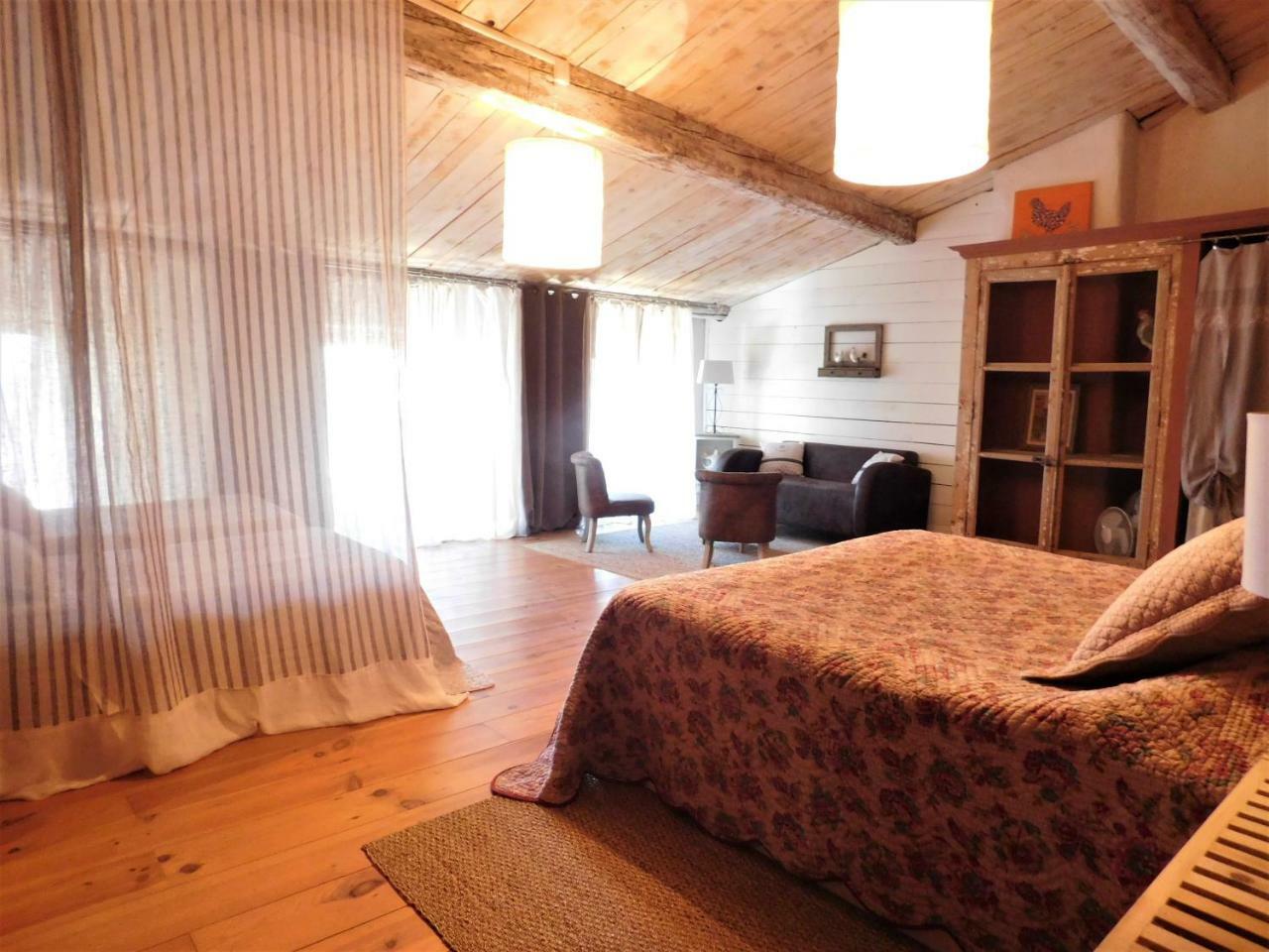 Le Prieure Saint Louis Bed & Breakfast Floure Bagian luar foto