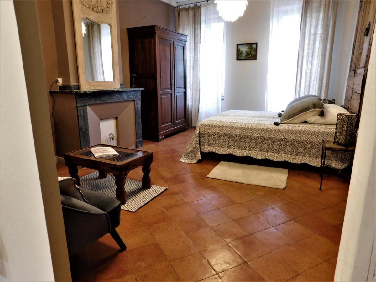 Le Prieure Saint Louis Bed & Breakfast Floure Bagian luar foto